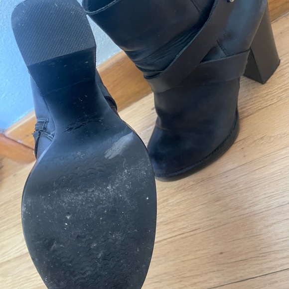 Steve Madden Black Booties Size 7 - Picture 2 of 2